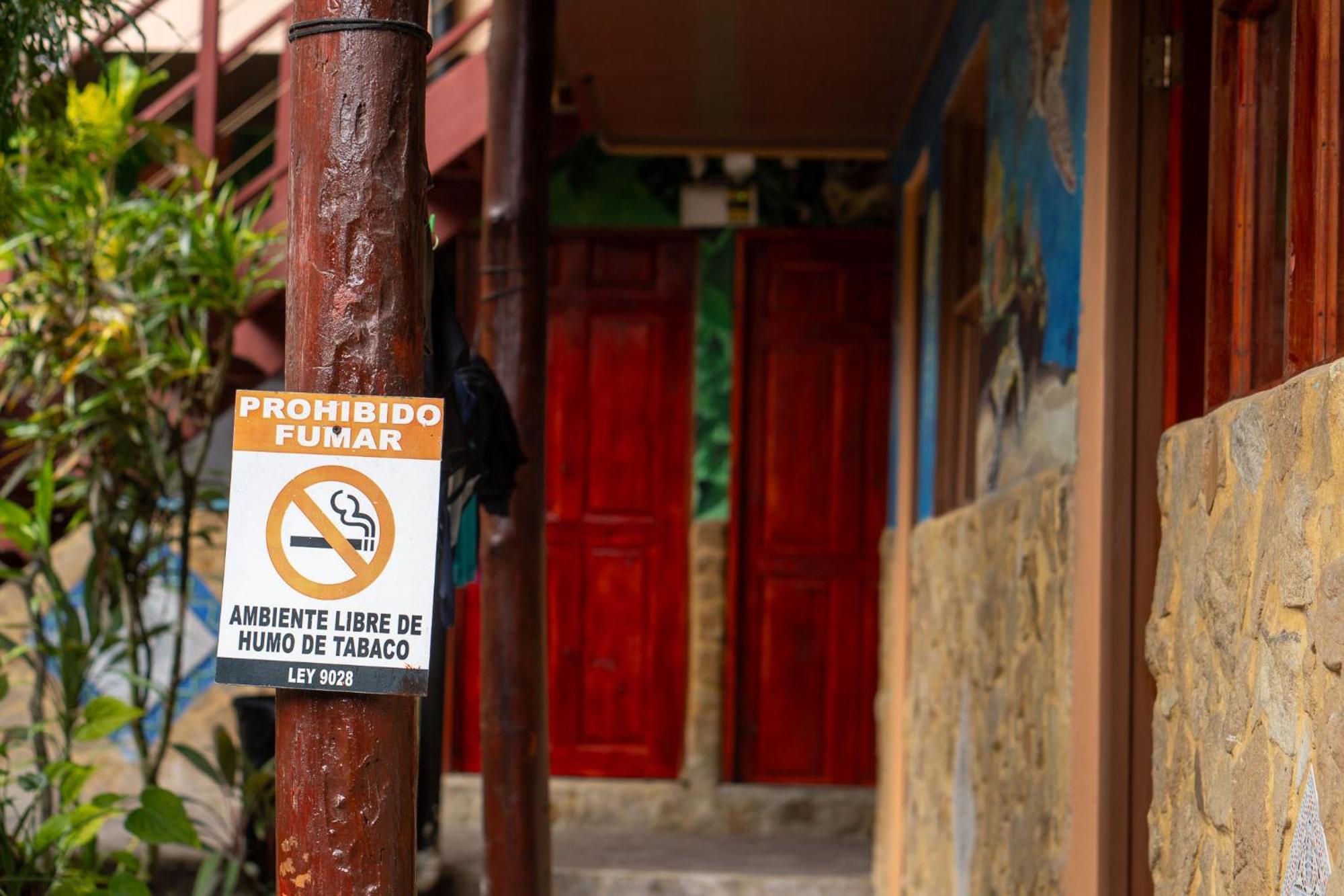 Costa Linda Art Hostel Manuel Antonio Exterior photo